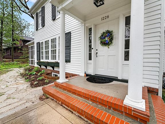 2nd image of 1226 Sweetbriar Road