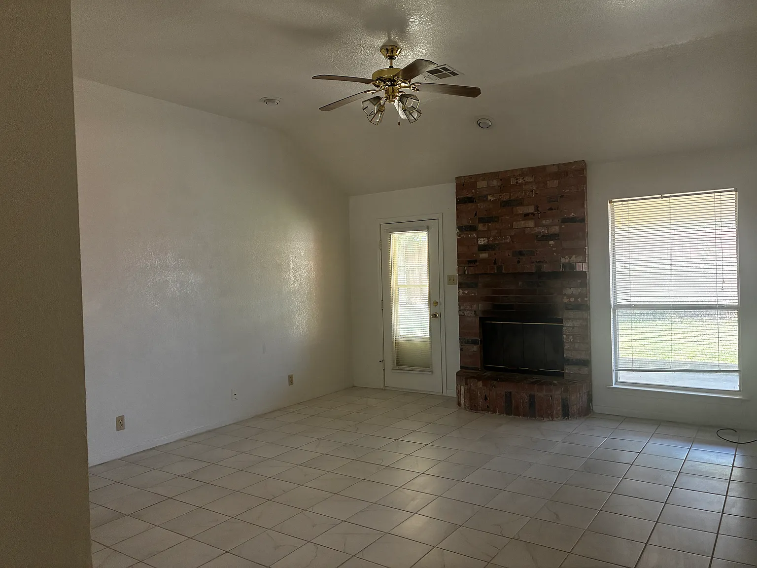 3 bed, 1265 sqft, $1,650 — Photo 4