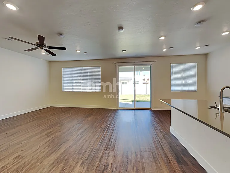 1034 Jillian Ave — Photo 5