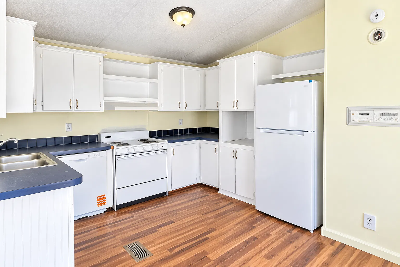 3 bed, 1216 sqft, $1,095 — Photo 2