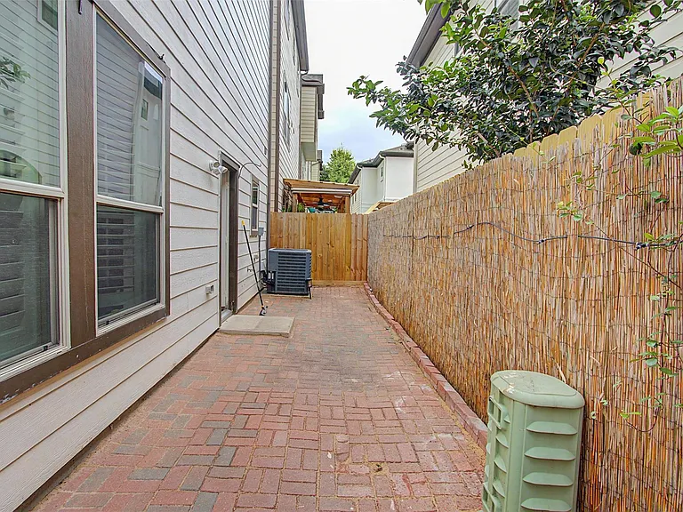 6363 Fairdale Ln #H — Photo 28