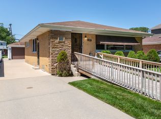 7152 N Ozark Ave, Chicago, IL