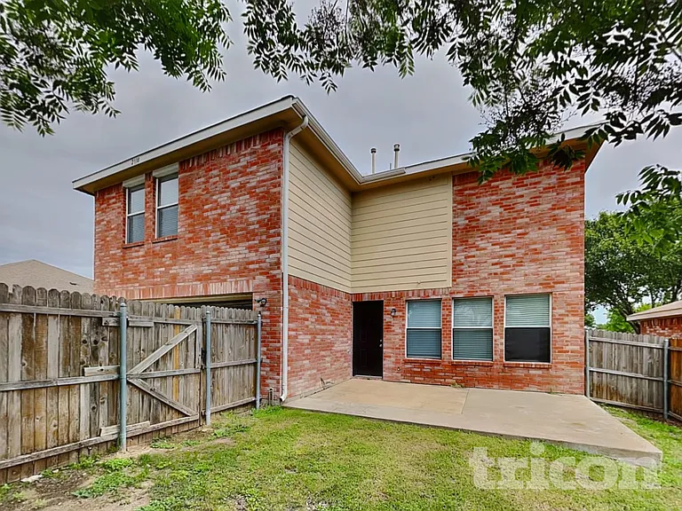 2338 Manchester Ln — Photo 18