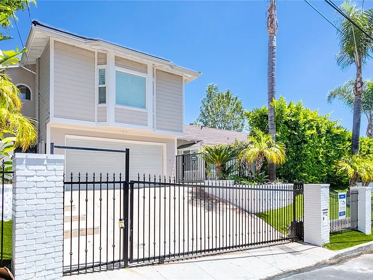 16973 Strawberry Dr — Photo 2