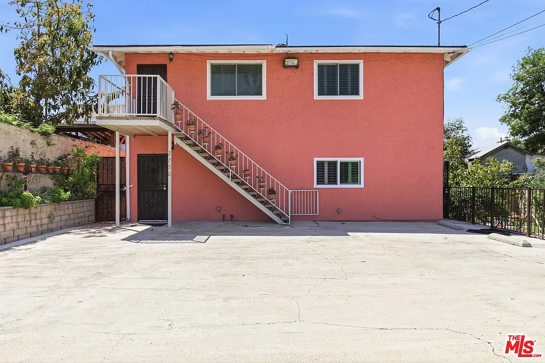 3 bed, 2.0 bath, 1100 sqft, $3,150 — Photo 1
