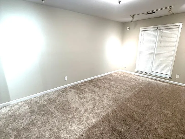 2028 Hazel Hedge Ln — Photo 11