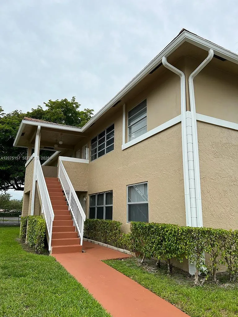 Lakewood Village — Photo 1
