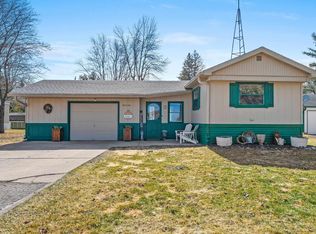 W5069 Woodland Rd, Shawano, WI 54166