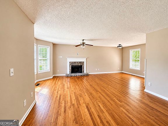 3rd image of 406 Ivy Crest Dr