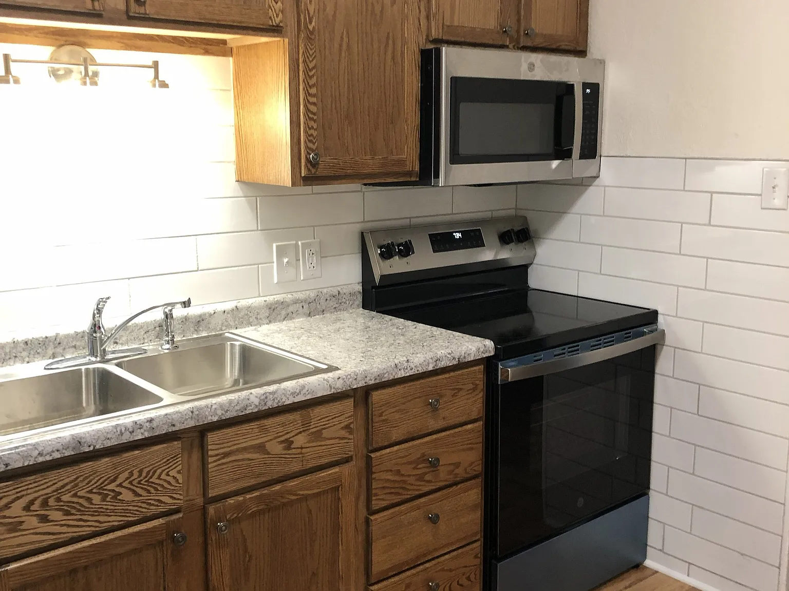 3 bed, 1.5 bath, 864 sqft, $1,130 — Photo 4