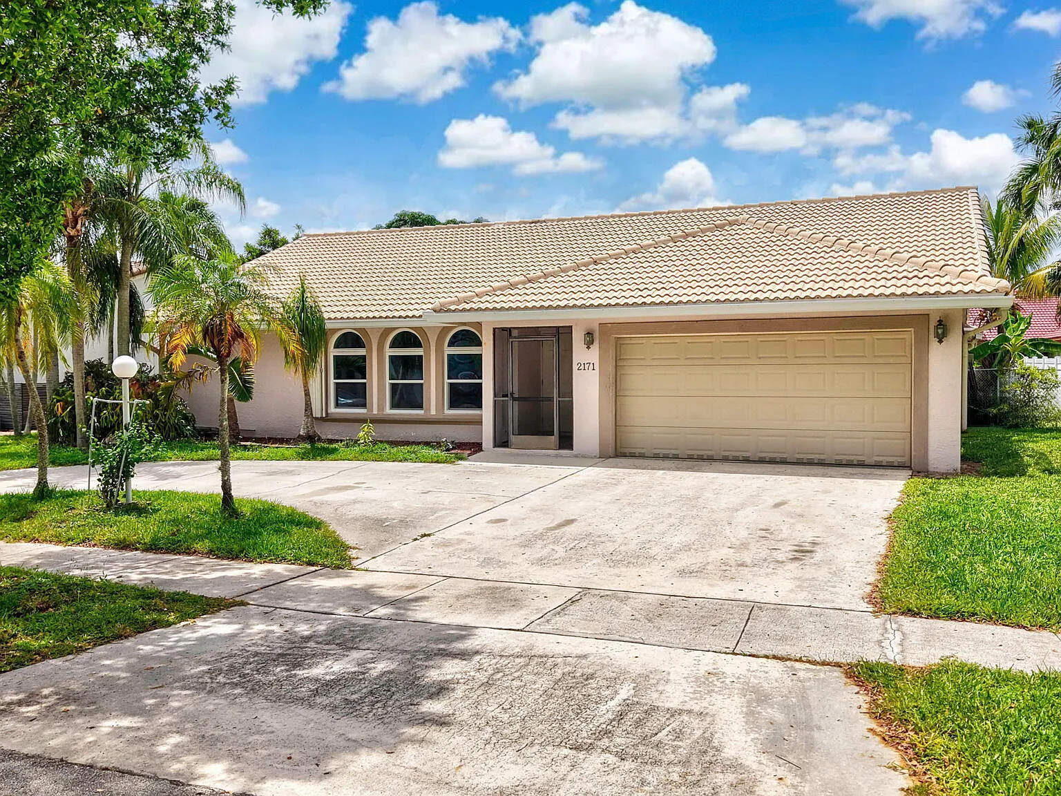 3 bed, 2.0 bath, 2236 sqft, $3,850 — Photo 1