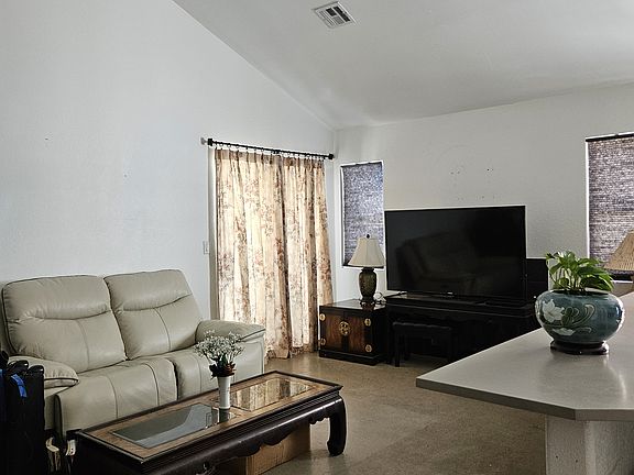 2nd image of 104 Dawn Isle Dr