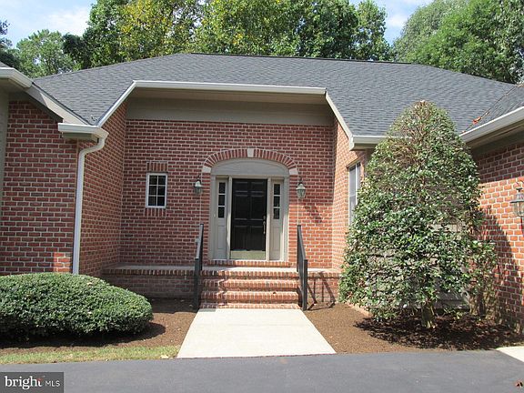 3rd image of 1060 Stonington Dr