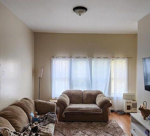 3rd image of 1007 W Pierce STREET