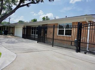 902 Hidden Valley Dr, Houston, TX 77088