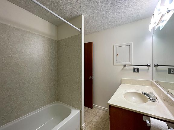 5th image of 133 Davidson Cres #3