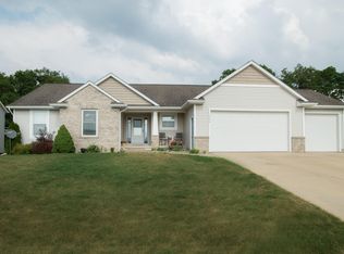 7386 Alycia Dr, Hudsonville, MI 49426