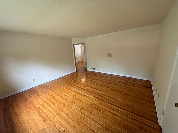 4th image of 401 Palomino Ln #1N