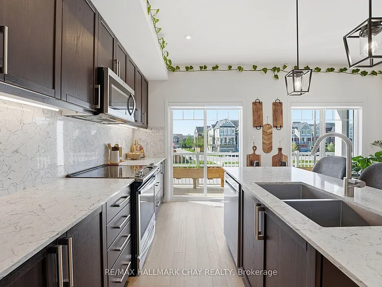 29 Shelburne Ave — Photo 8