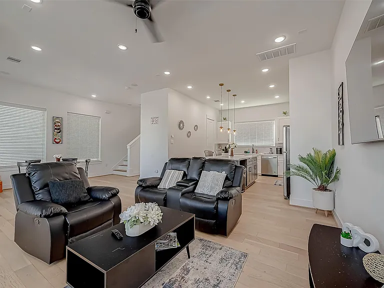 2726 Anita St — Photo 10