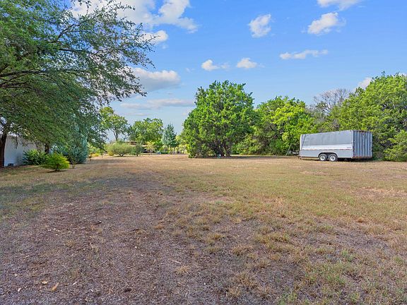 2nd image of 700 Corral Ln