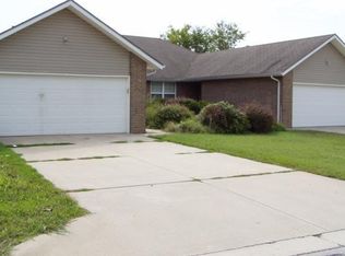 725-727 W Foxx Dr, Nixa, MO 65714