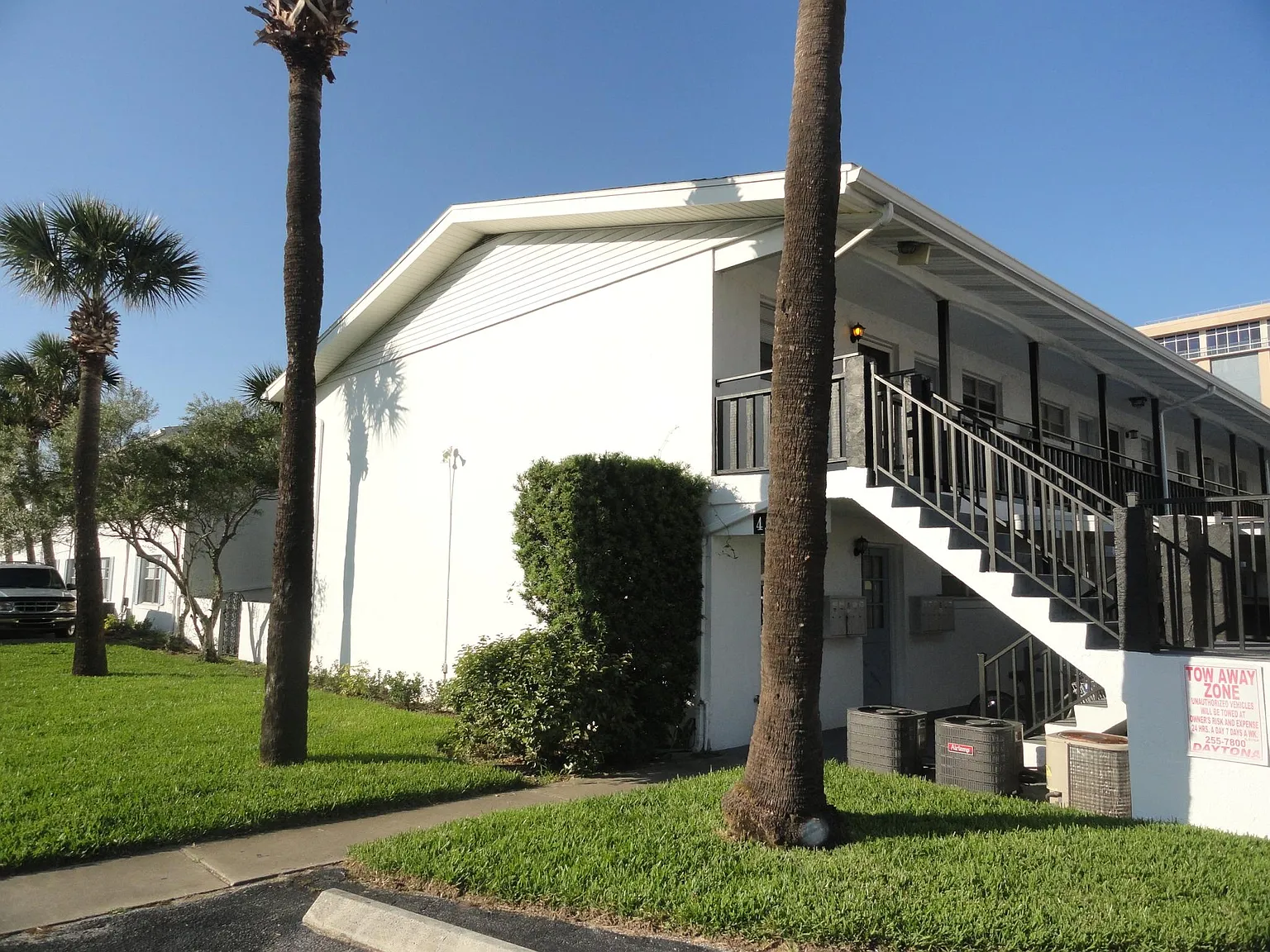 Beachside Apartments — Photo 4