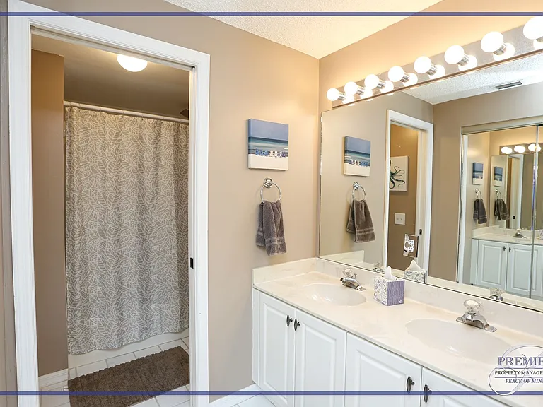 1044 Woodshire Ln #B203 — Photo 21