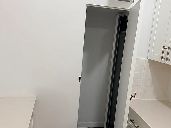 5th image of 814 W End Ave #1B