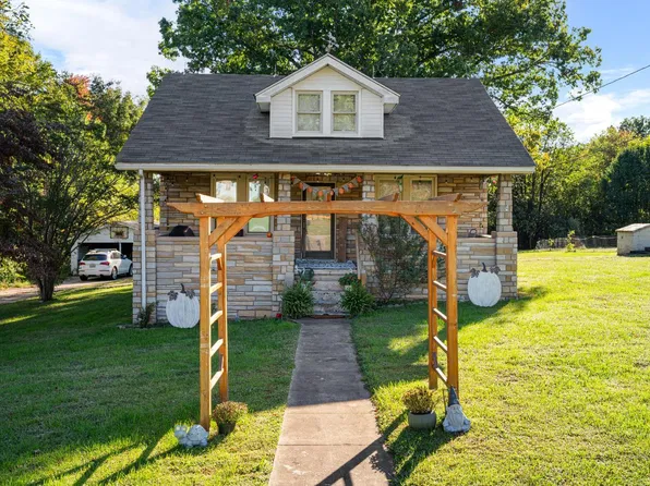 400 Prospect Rd, Hurt, VA 24563
