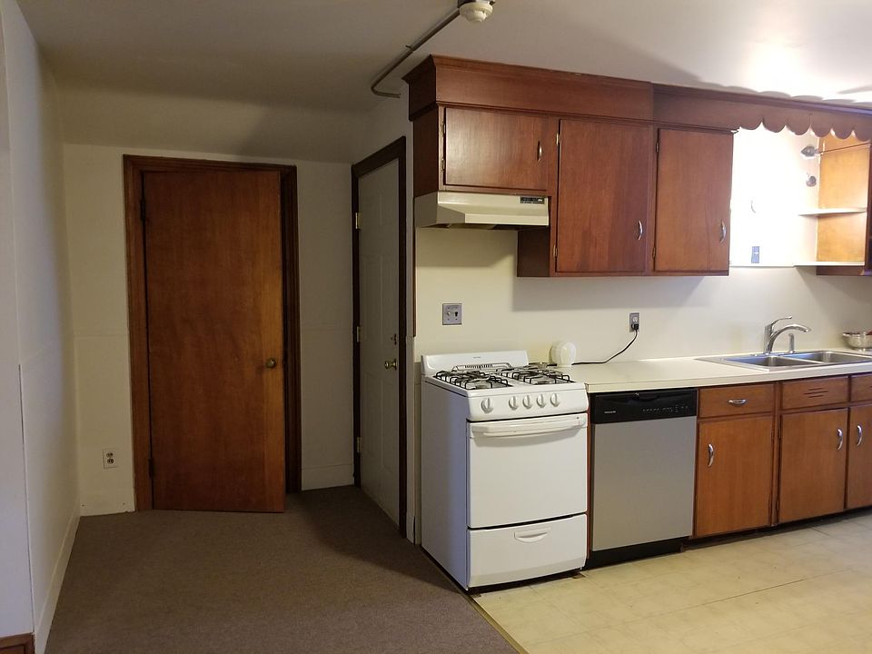 Entry/Kitchen