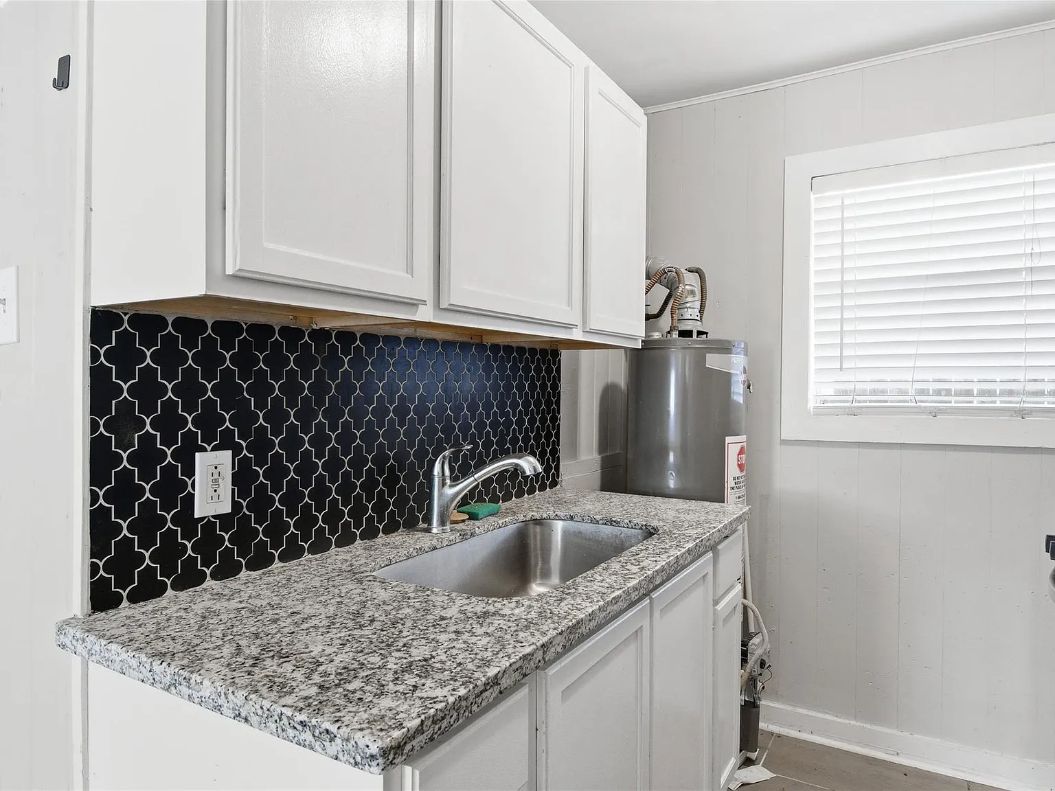 2 bed, 1.0 bath, 1222 sqft, $850 — Photo 4
