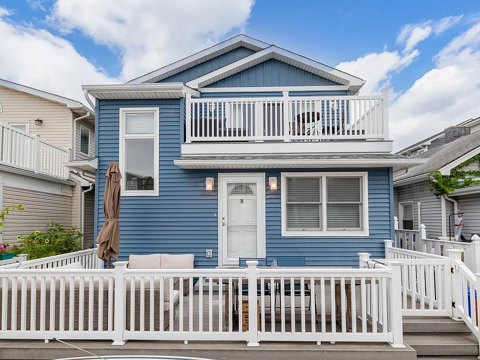 38 California St
