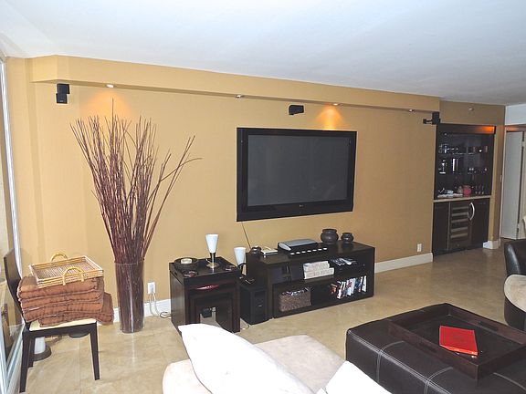 2nd image of 1717 N Bayshore Dr APT 2547