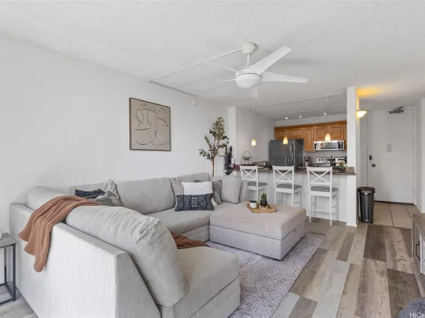 98-500 Koauka Loop APT 8N, Aiea, HI 96701