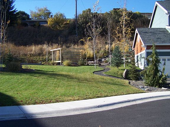 3rd image of 615 SE Edge Knoll Dr
