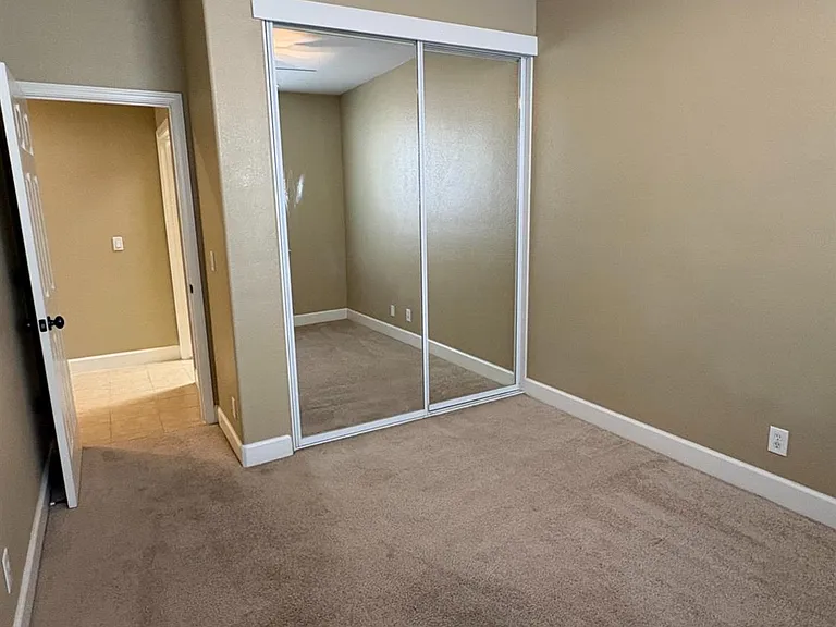 1105 N Perry Ave — Photo 46