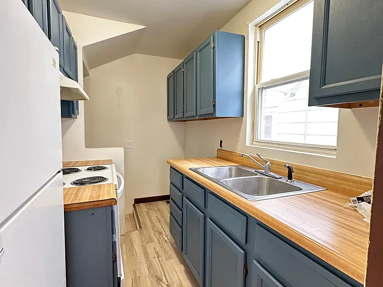 718 Washington St — Photo 6