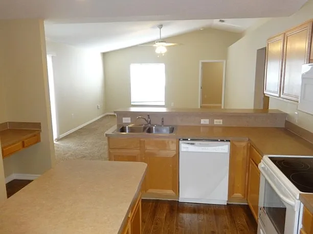 1323 Old Millpond Rd — Photo 3