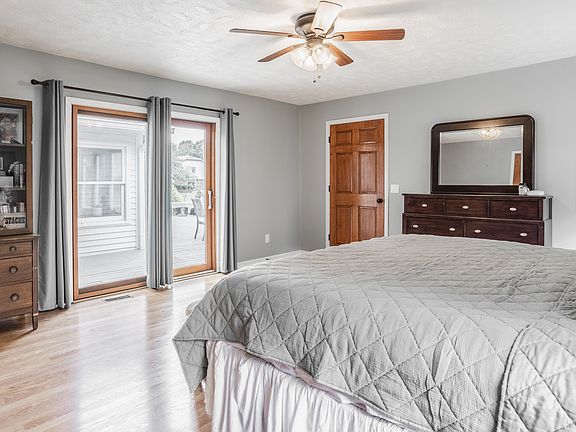 4th image of 302 Woodland East Dr