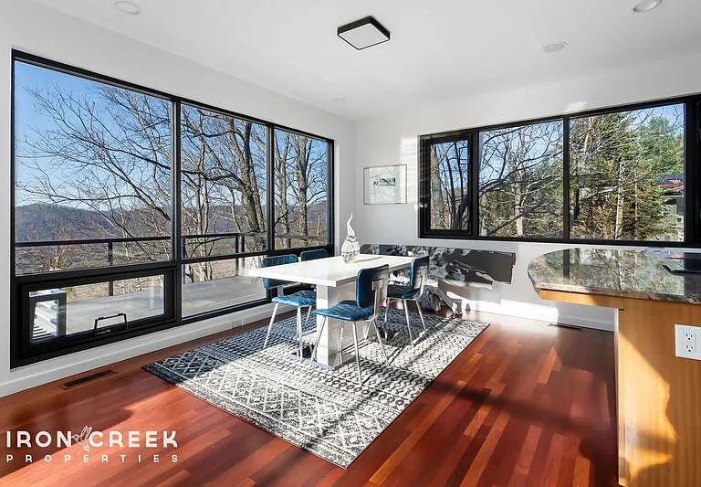 910 Rockhold Dr — Photo 4