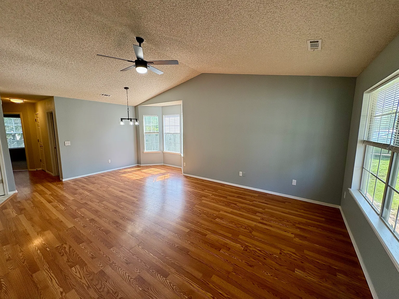 2 bed, 900 sqft, $1,550 — Photo 3