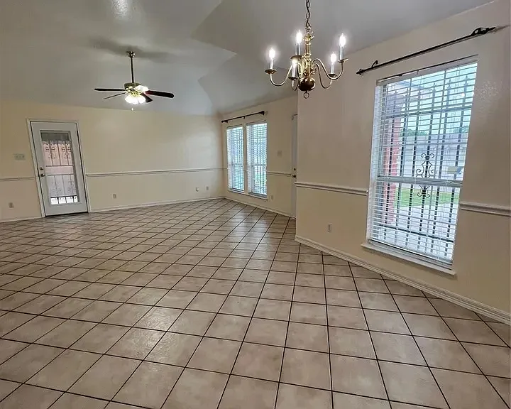 1408 California Pkwy N — Photo 6