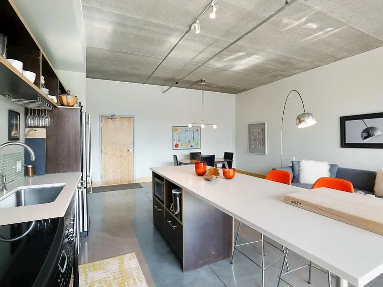 345 6th Ave N #303 — Photo 9
