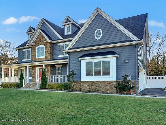 3rd image of 1709 Symphony Ln