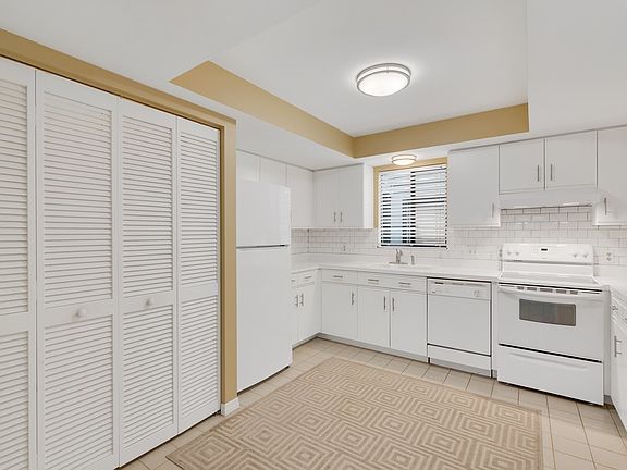 4th image of 2180 Pine Ave #203