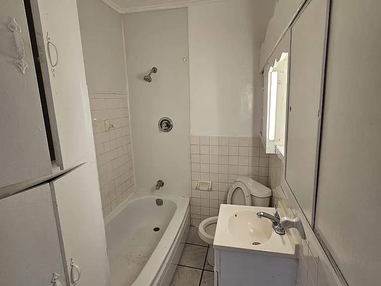 4204 Southern Blvd — Photo 5