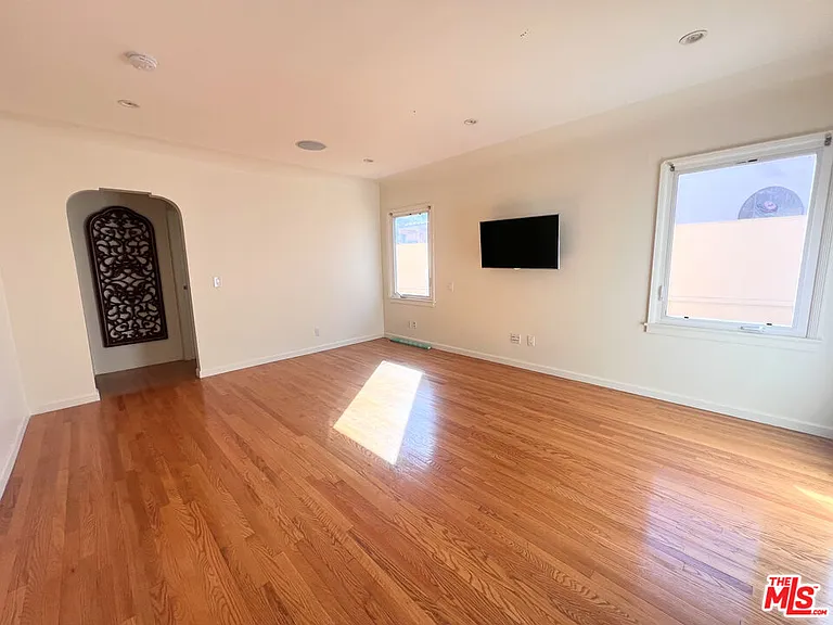 2652 S Bedford St — Photo 17