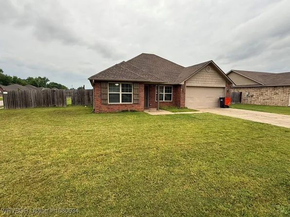 1737 Riley Cir, Alma, AR 72921