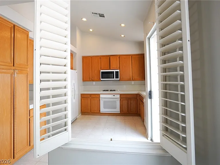 2236 Le Conte Ave #0 — Photo 14